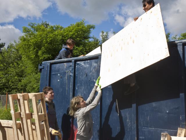 Auf einem Recyclinghof werden verwertbare Materialien gesammelt. | Foto: Hendrik Silbermann (ARTWORKs) Auf einem Recyclinghof werden verwertbare Materialien gesammelt. | Foto: Hendrik Silbermann (ARTWORKs)