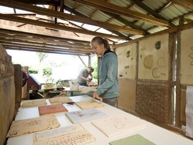 Probeplatten zum Putzen üben. | Foto: Hendrik Silbermann (ARTWORKs) Probeplatten zum Putzen üben. | Foto: Hendrik Silbermann (ARTWORKs)